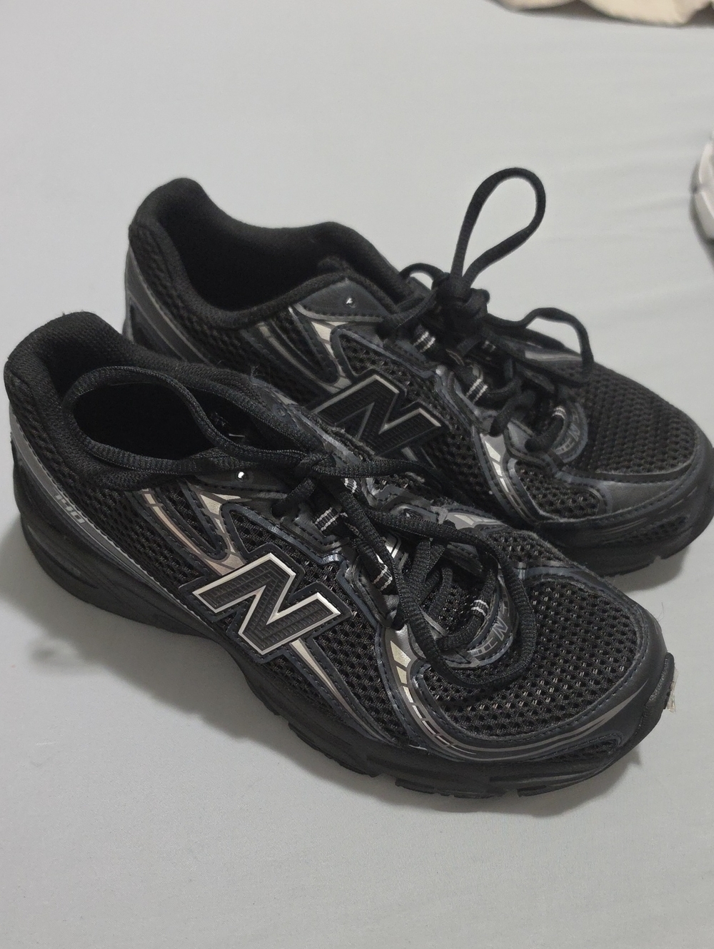 Kids New Balance 740 Black Athletic Mesh Lace-Up Sneakers